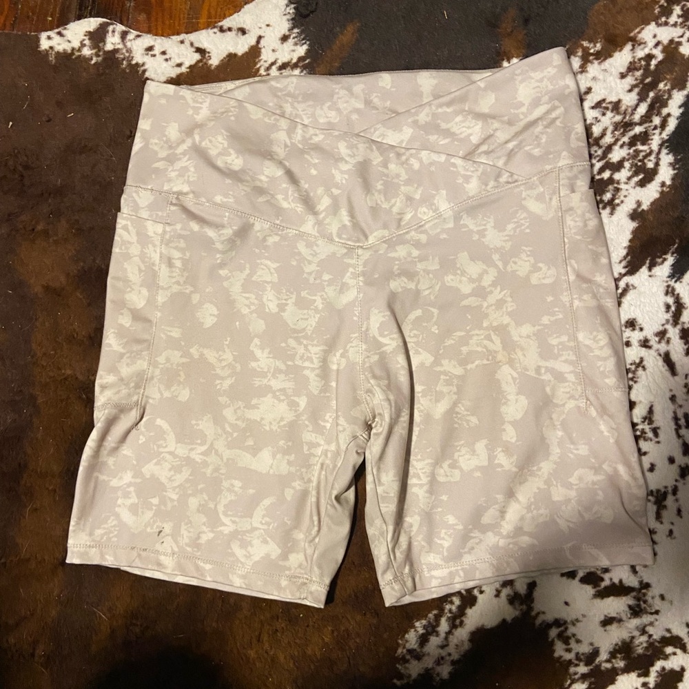 Danskin Women's Light Beige Patterned Bike Shorts
